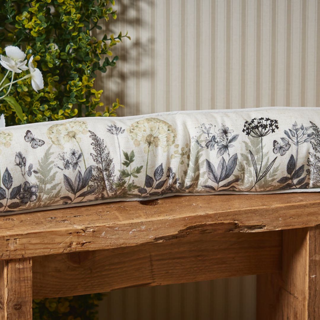 Cushions, throws & rugs