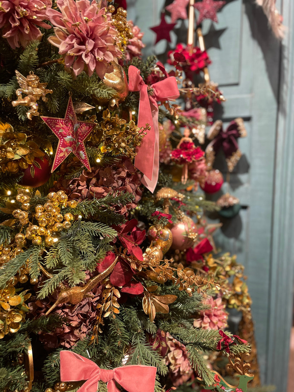 Mistletoe & merlot - burgundy & pink