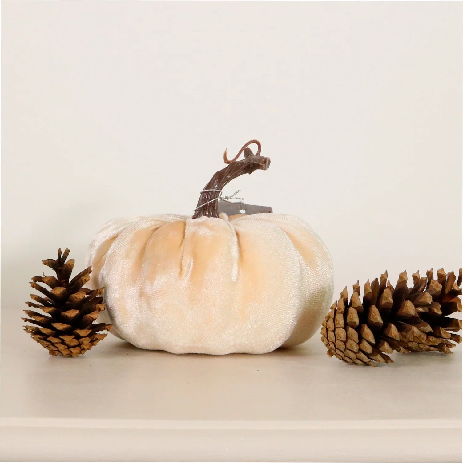 Cream velvet pumpkin - 14cm