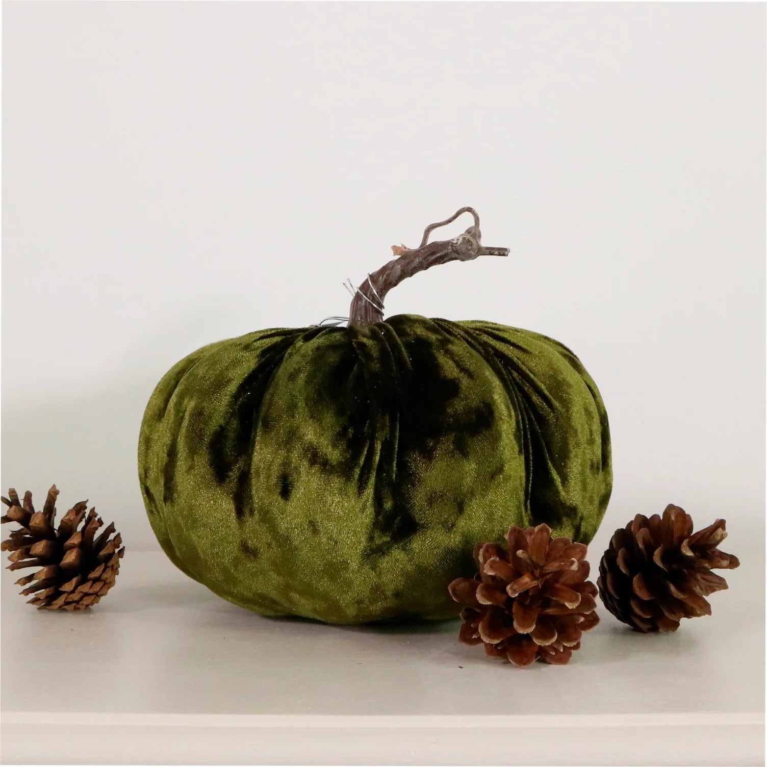 Dark green velvet pumpkin large - 20cm