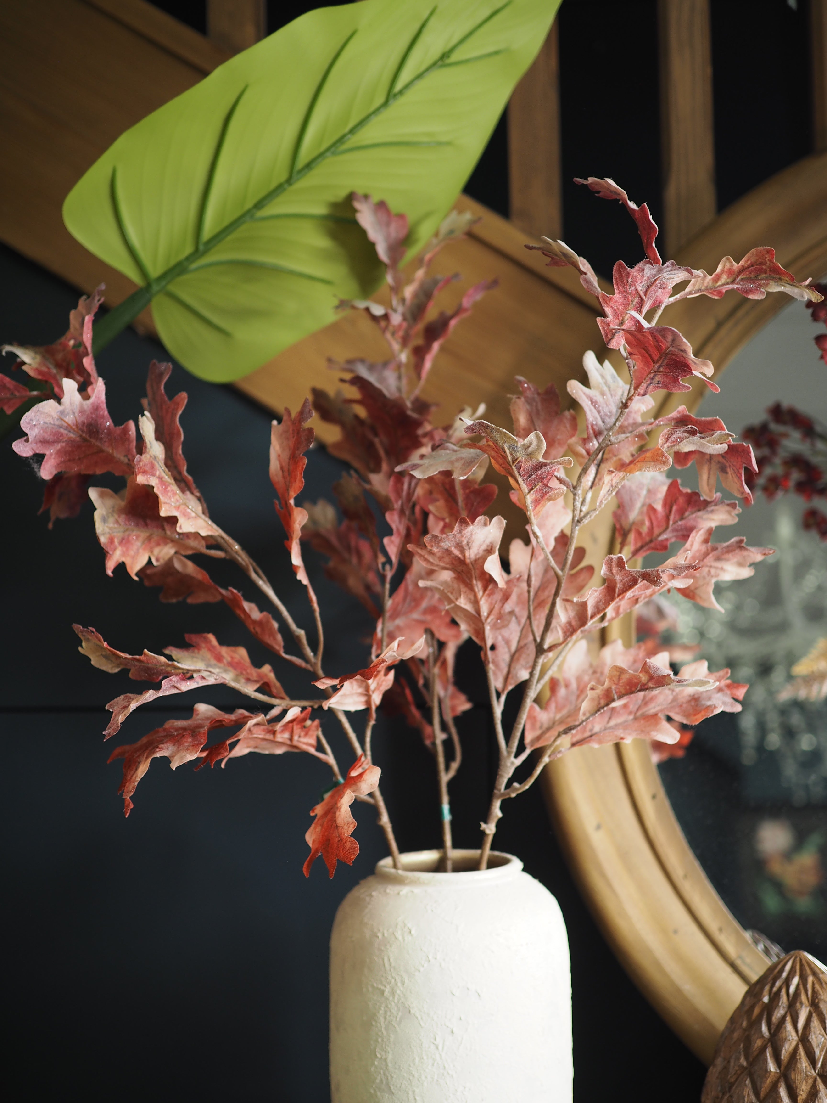 Subtle glitter oak leaf spray (Red tones)