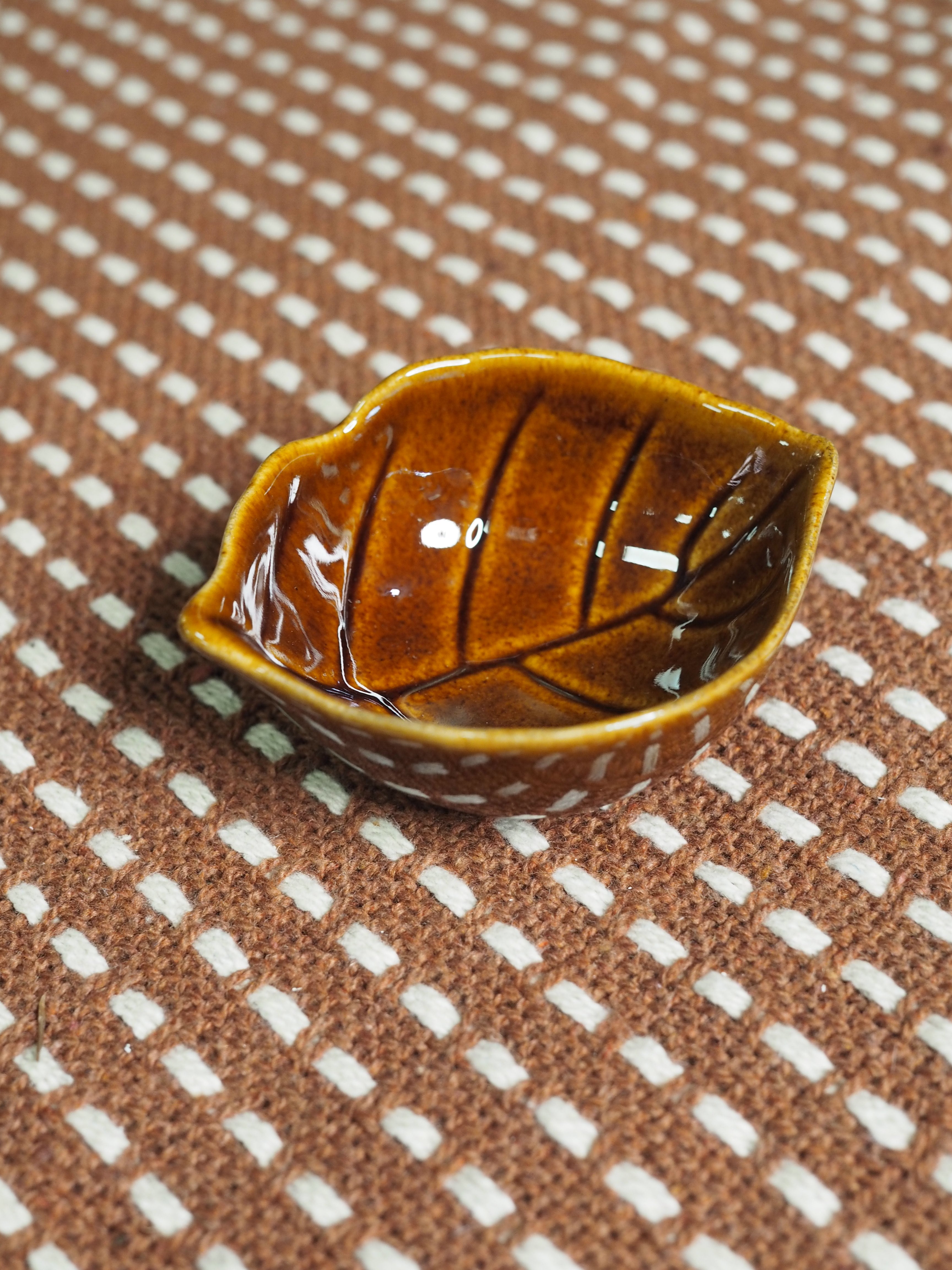 Brown glossy stoneware mini leaf dish