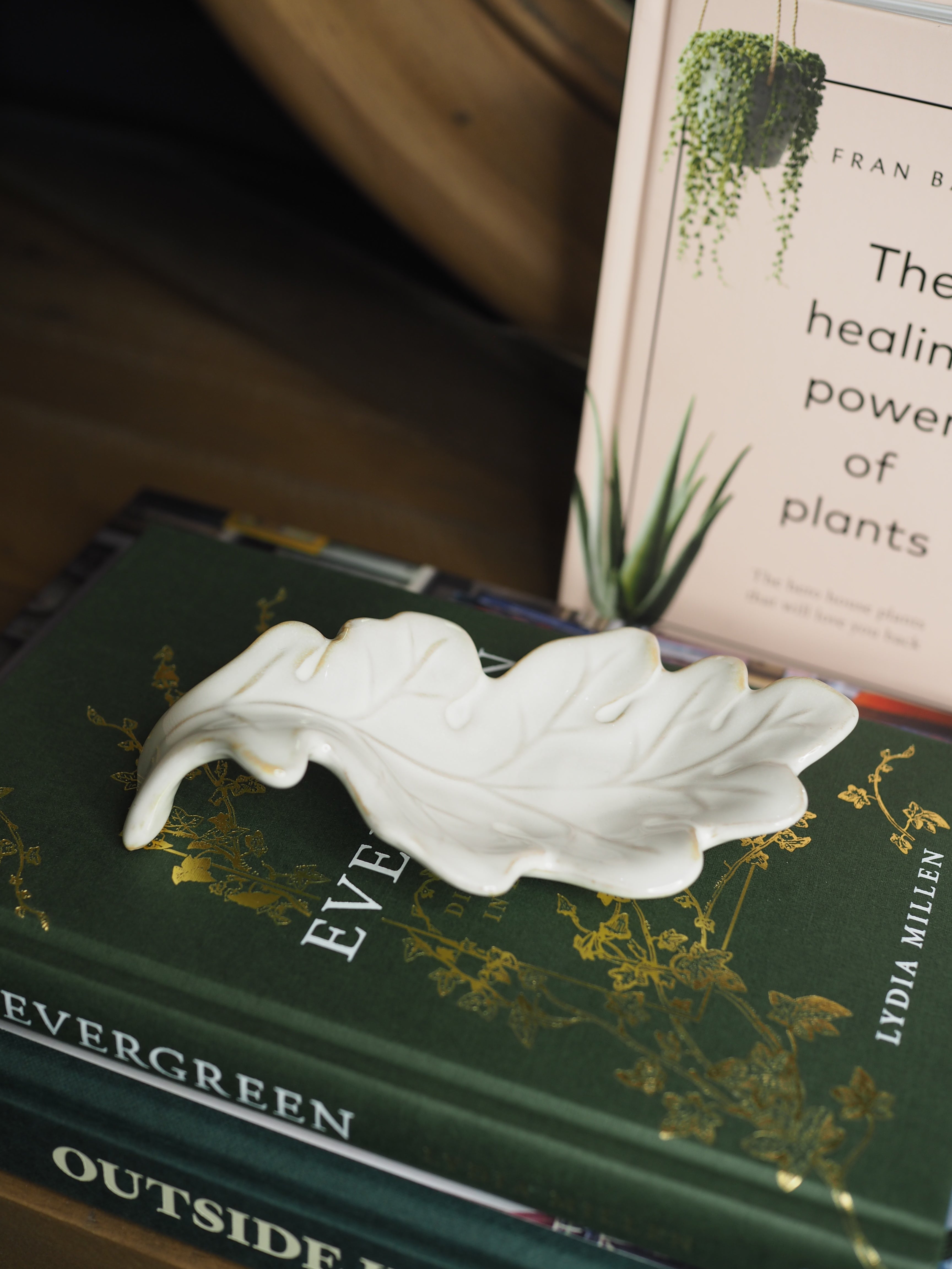 Cream ceramic oak leaf dish