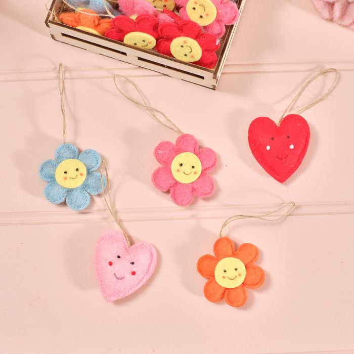 Happy felt flower & hearts hanging decs