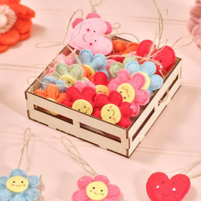 Happy felt flower & hearts hanging decs