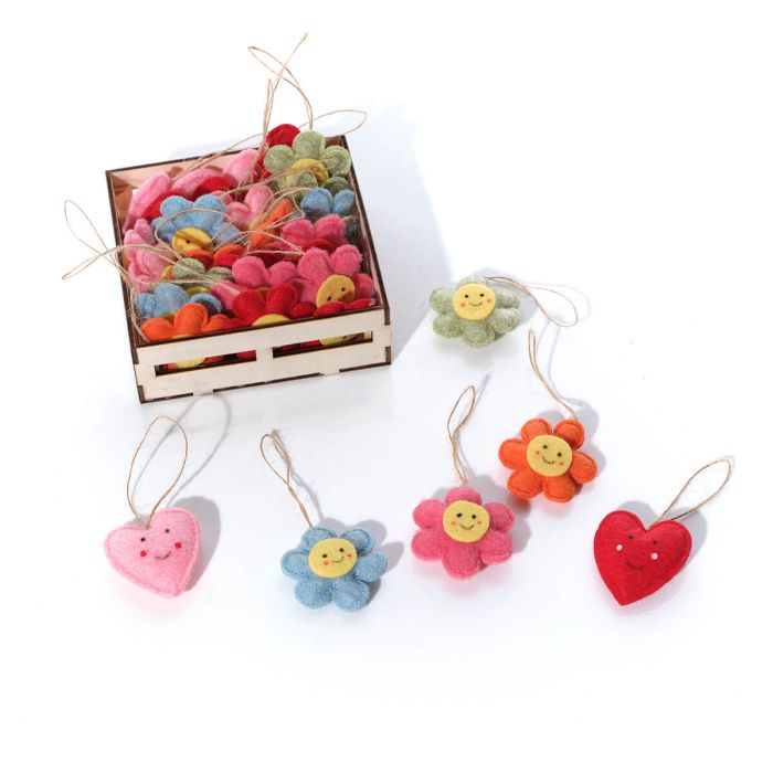 Happy felt flower & hearts hanging decs