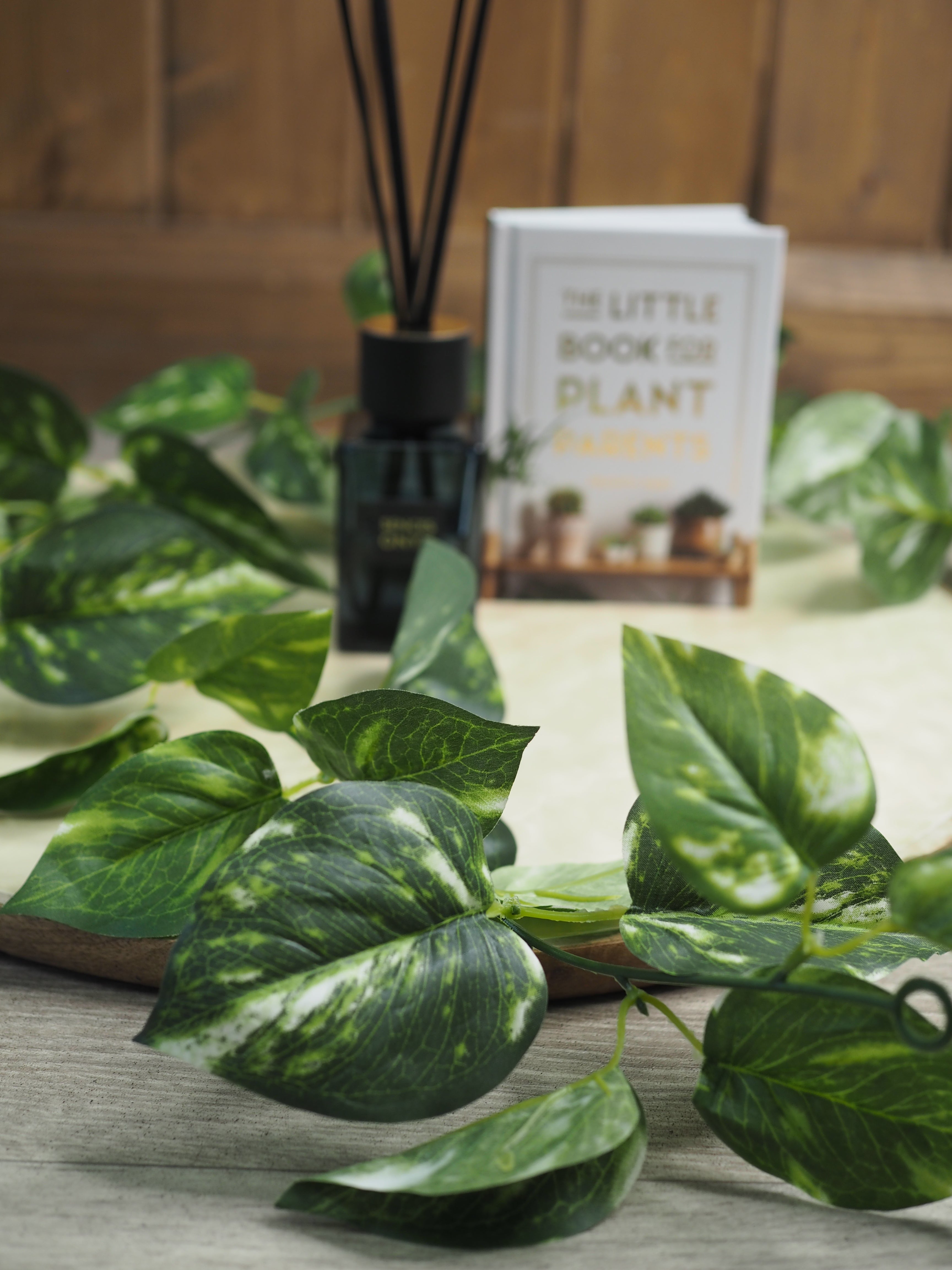 Green leaf garland (180cm)
