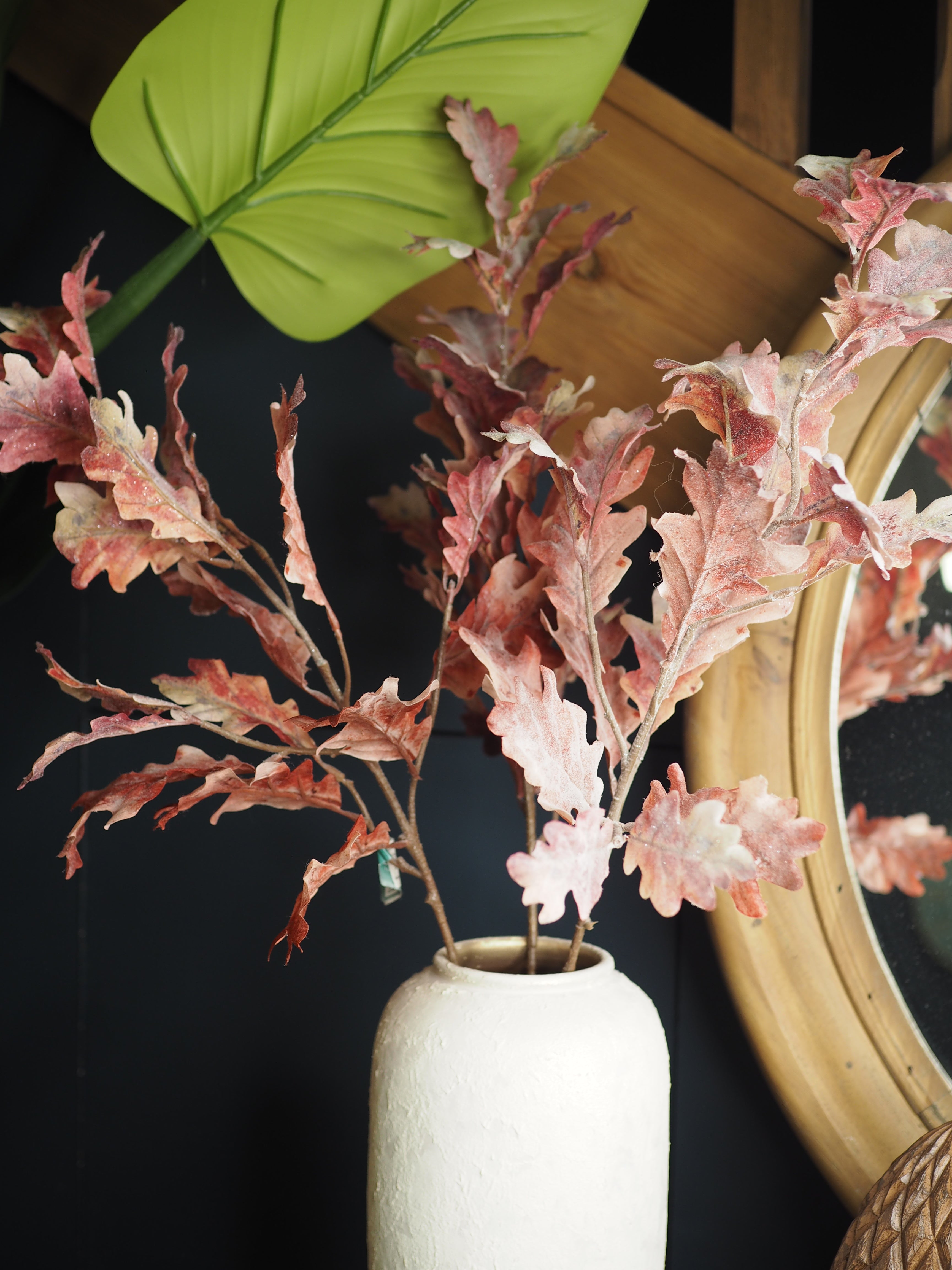 Subtle glitter oak leaf spray (Red tones)