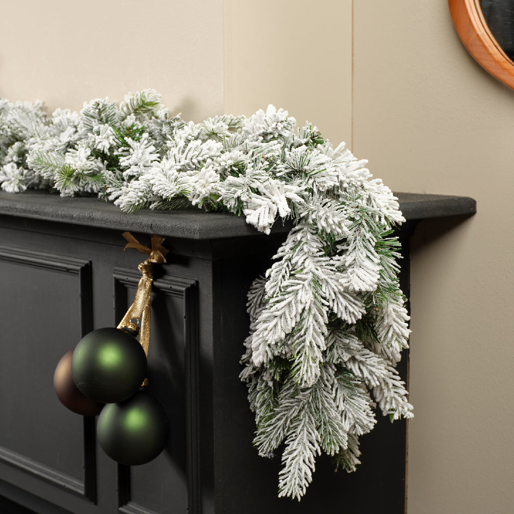 9Ft Snowy Grandis Indoor Garland