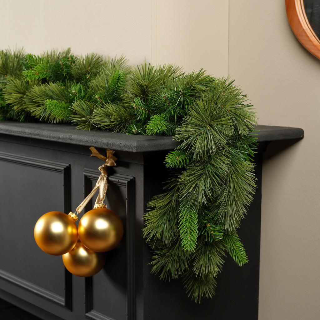 9ft Edmonton garland - Indoor/Outdoor