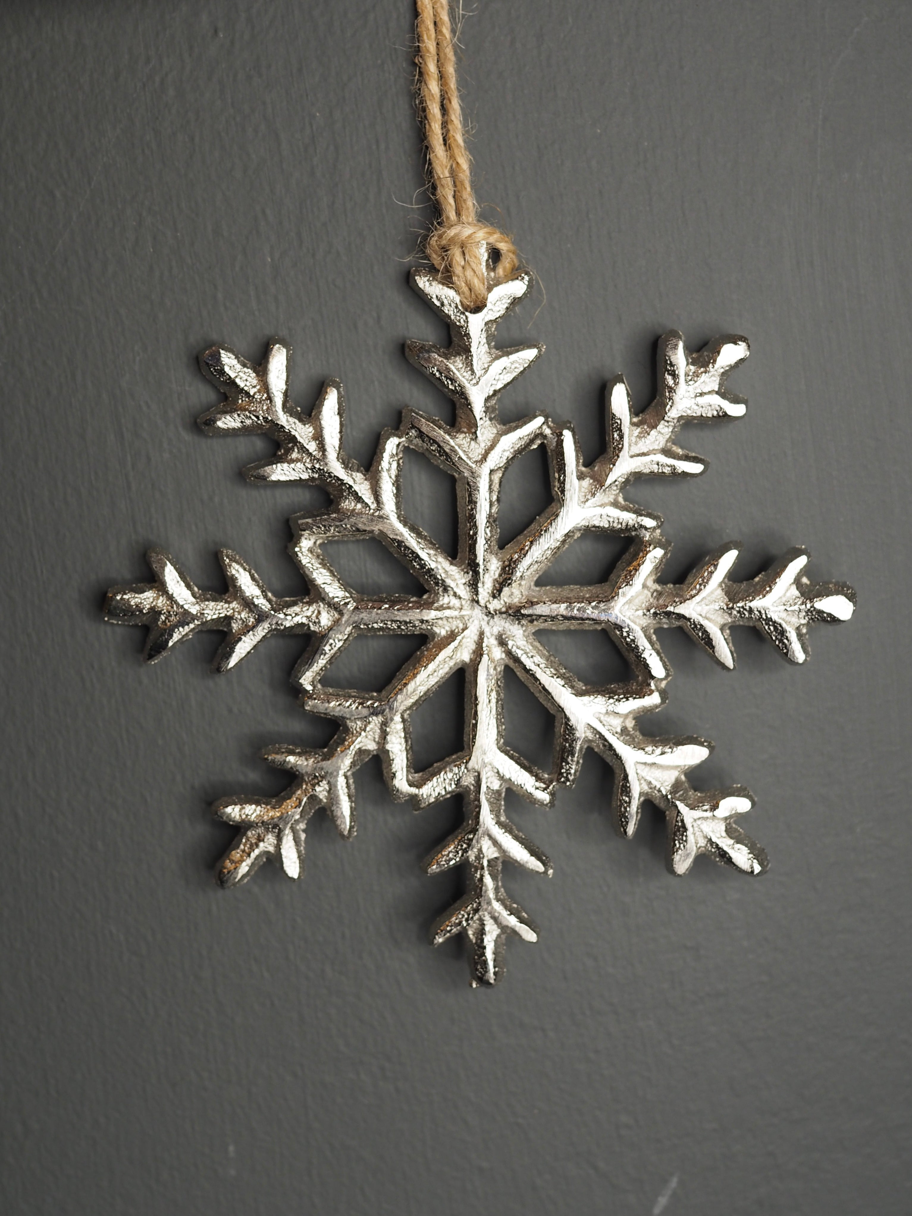 Metal cutout snowflake hanging dec