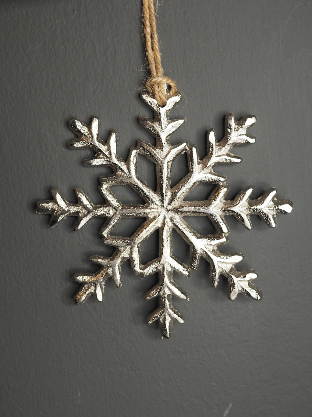 Metal cutout snowflake hanging dec