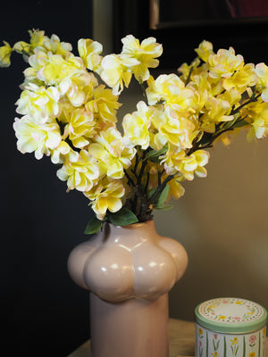 Short apple blossom