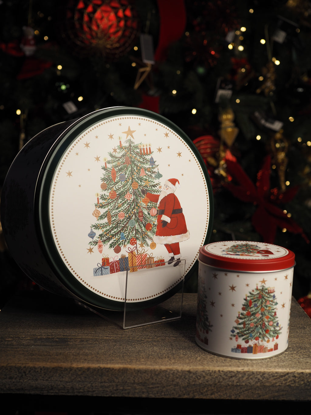 Nostalgic Santa & tree festive cake tin