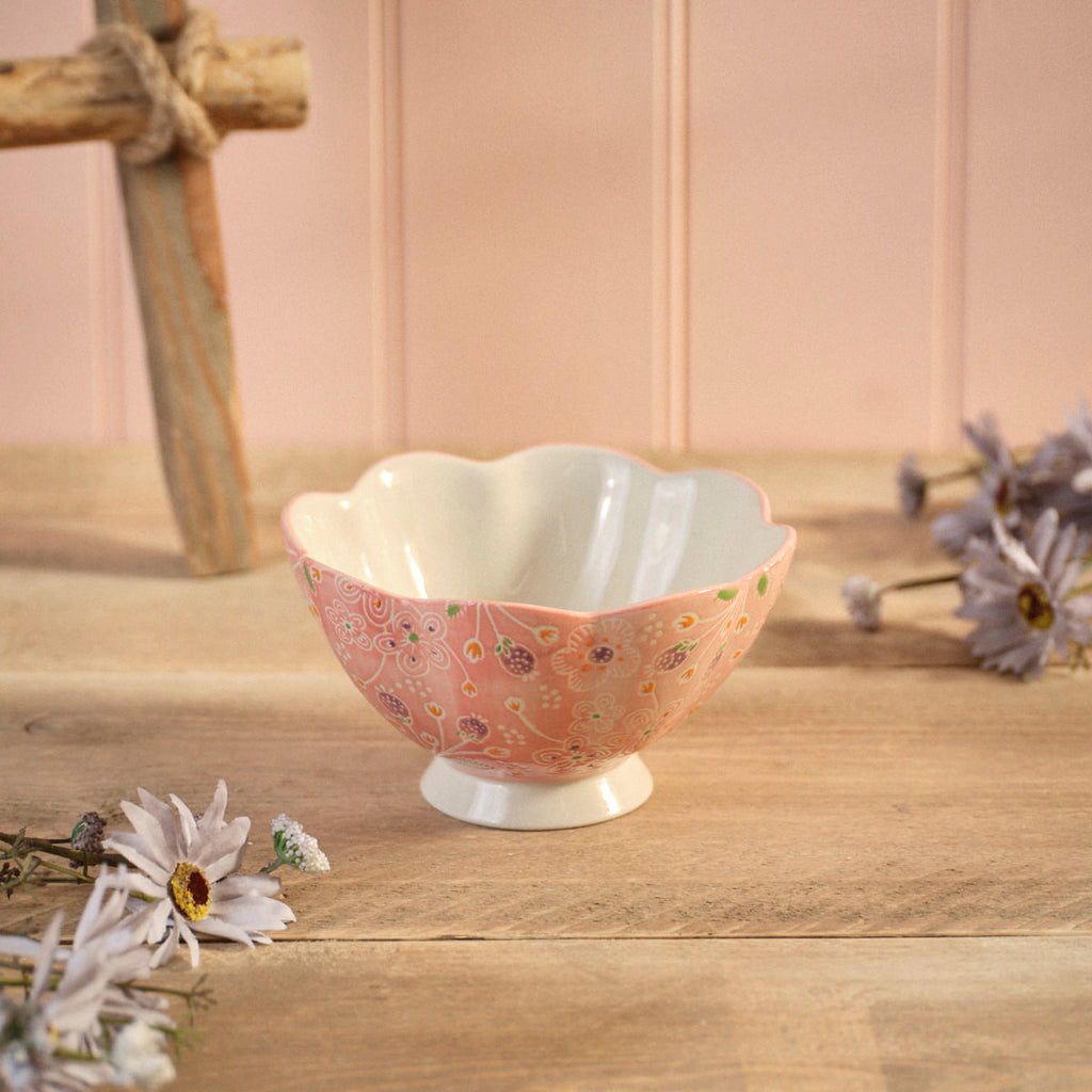 Ditsy floral stoneware handpainted scalloped edge bowl