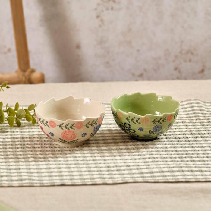 Flourish and foliage zig zag edged stoneware dish