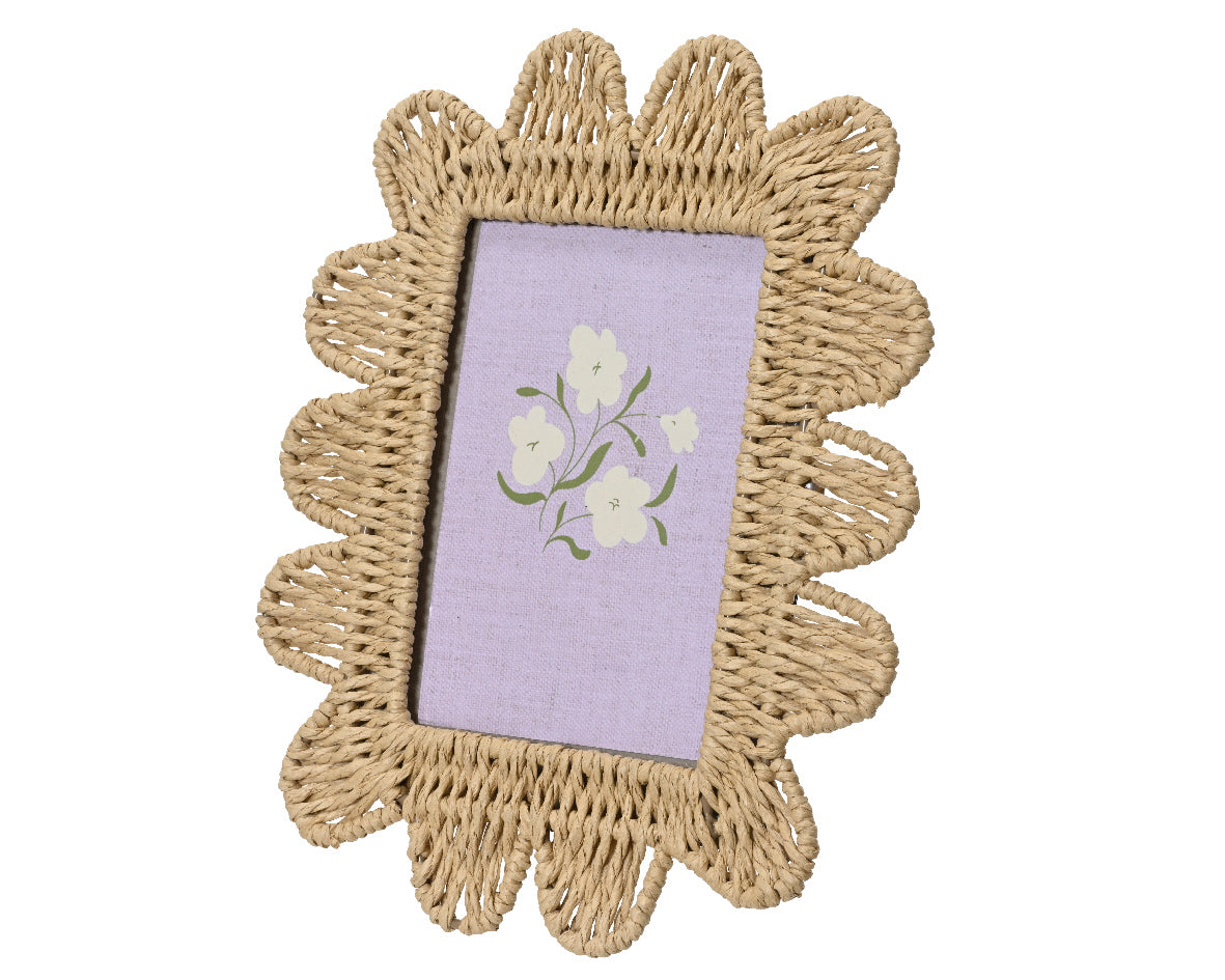 Scalloped edge paper material photo frame (6 x 4)