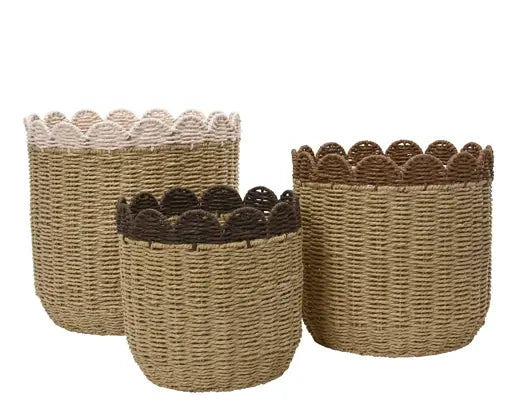 Woven basket with scalloped edge