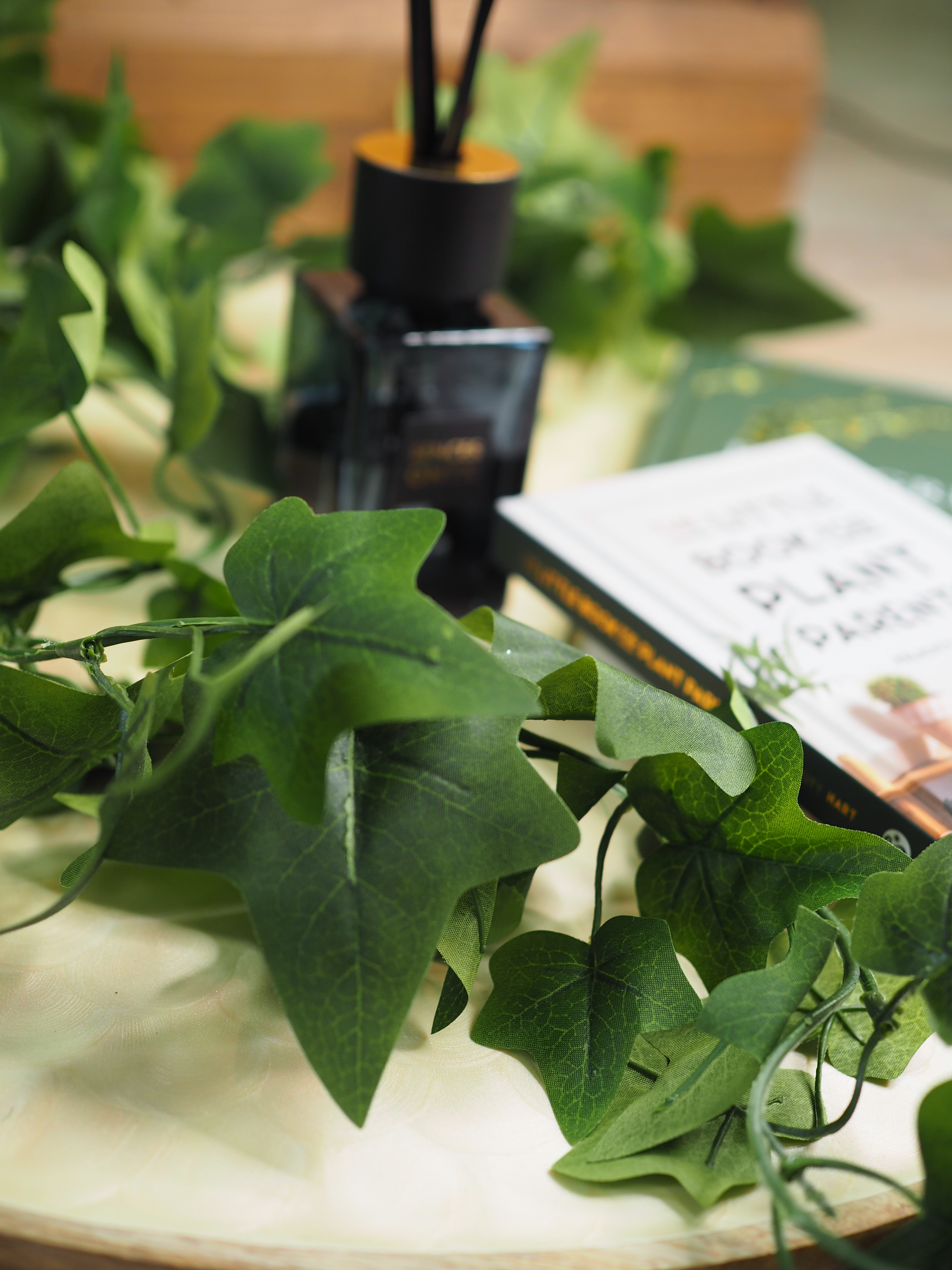Small ivy leaf garland