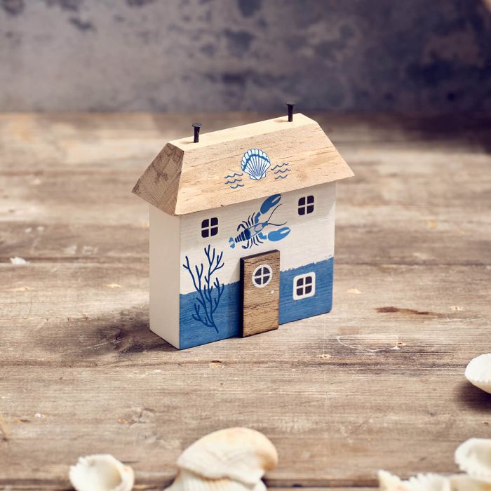 Lobster love wooden house