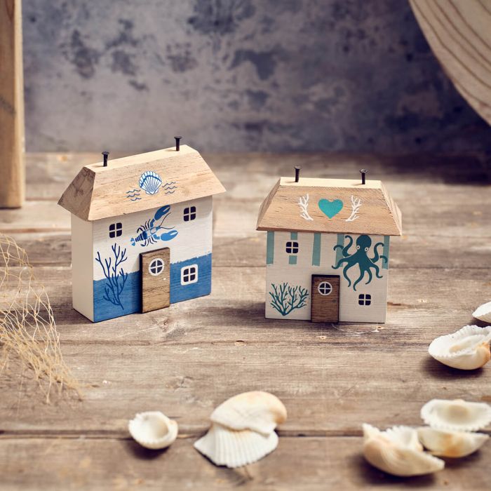 Lobster love wooden house