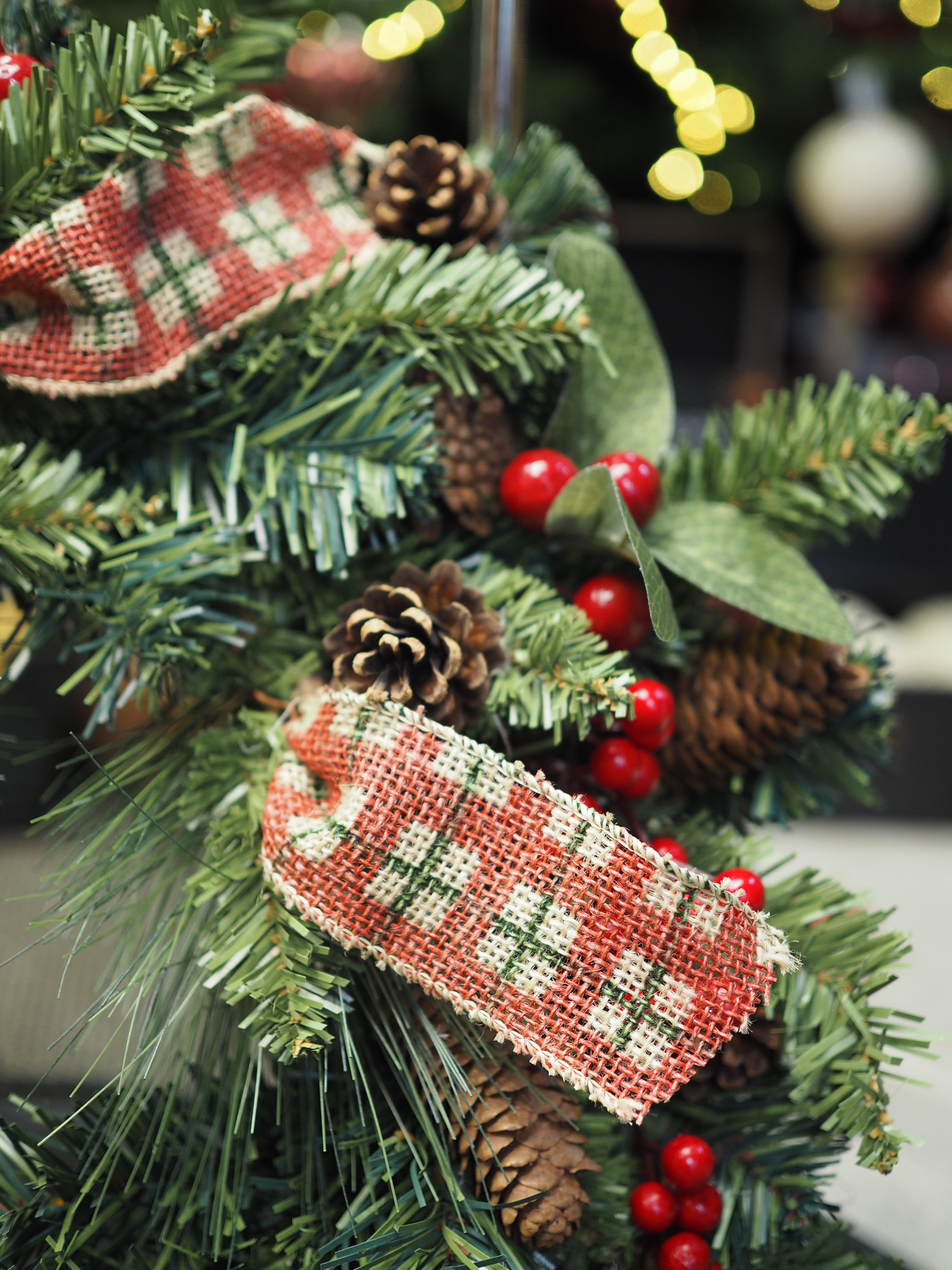 Ribbon, berry and cone wreath