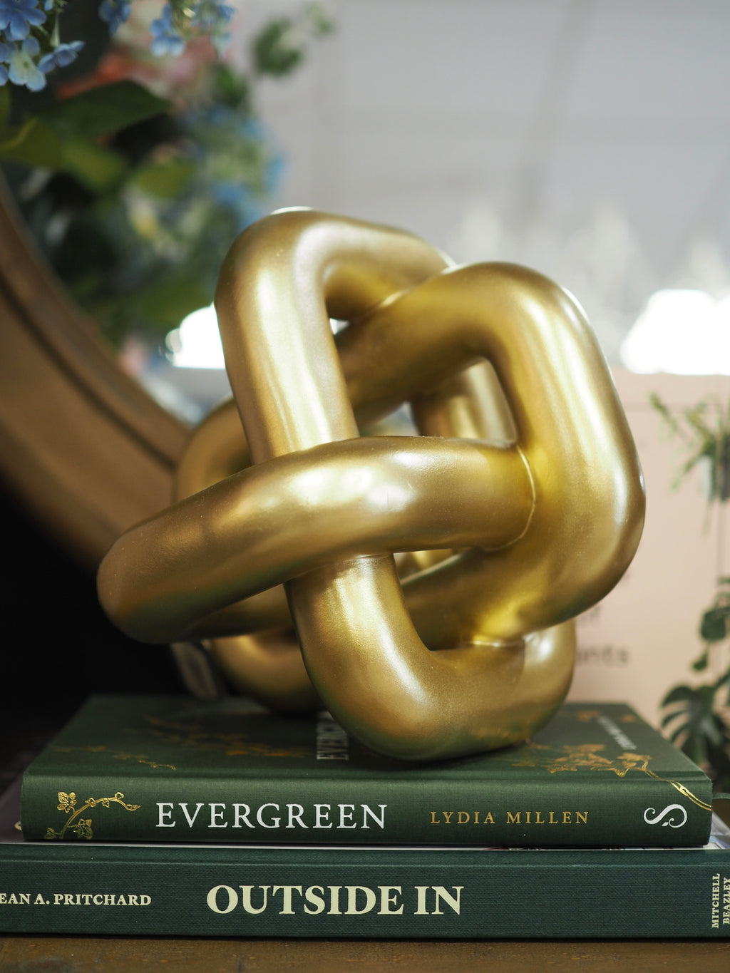 Gold knot ornament