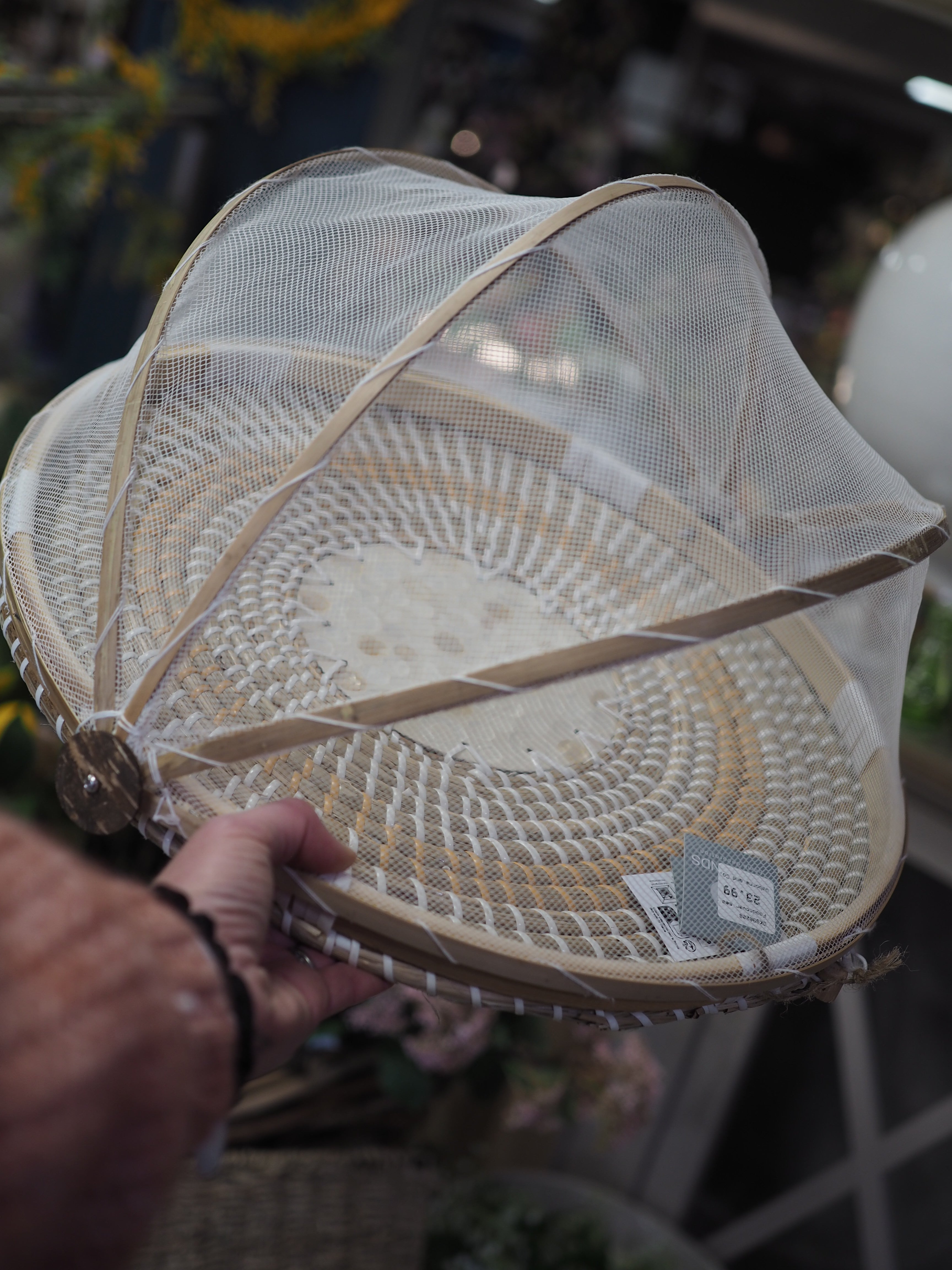 Seagrass food cover with net cover and clasp closure