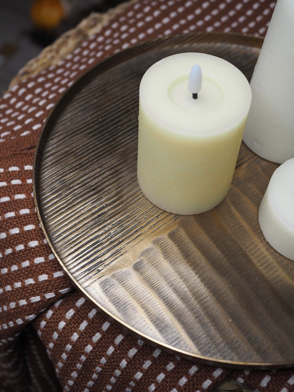 Metal half striped gold tray