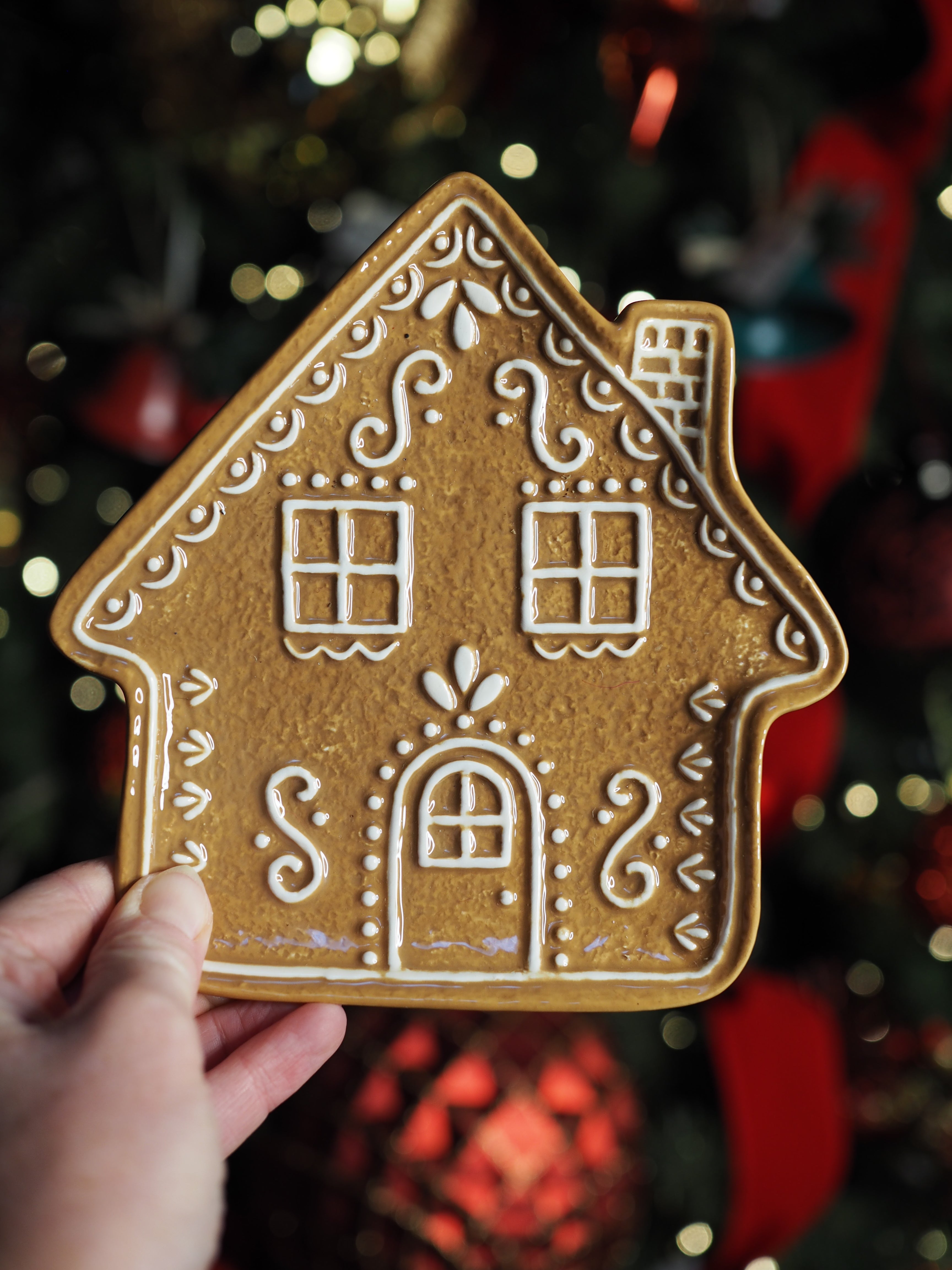 Ceramic gingerbread house plate