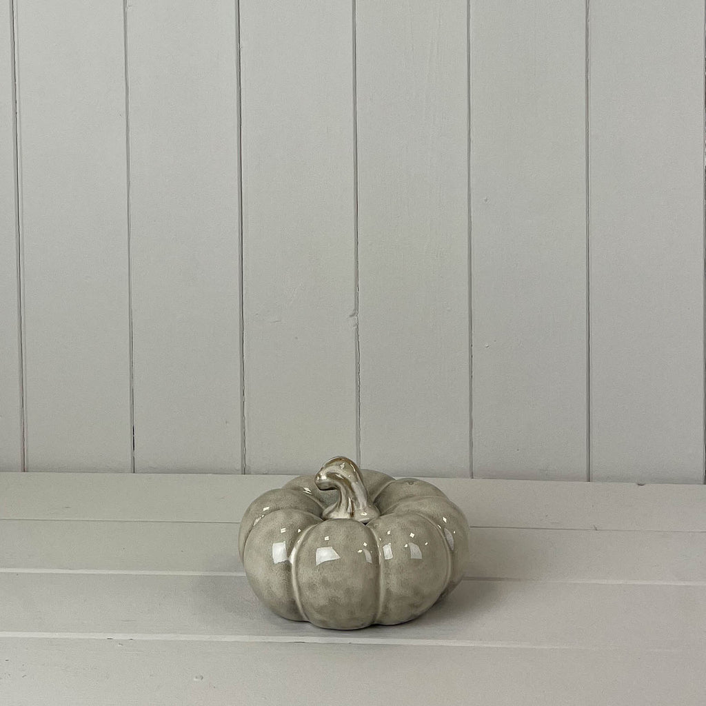 Beige mottled ceramic squat pumpkin decoration (8cm)