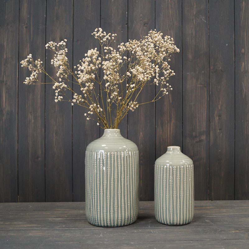 Ceramic indented flower vase (19cm)