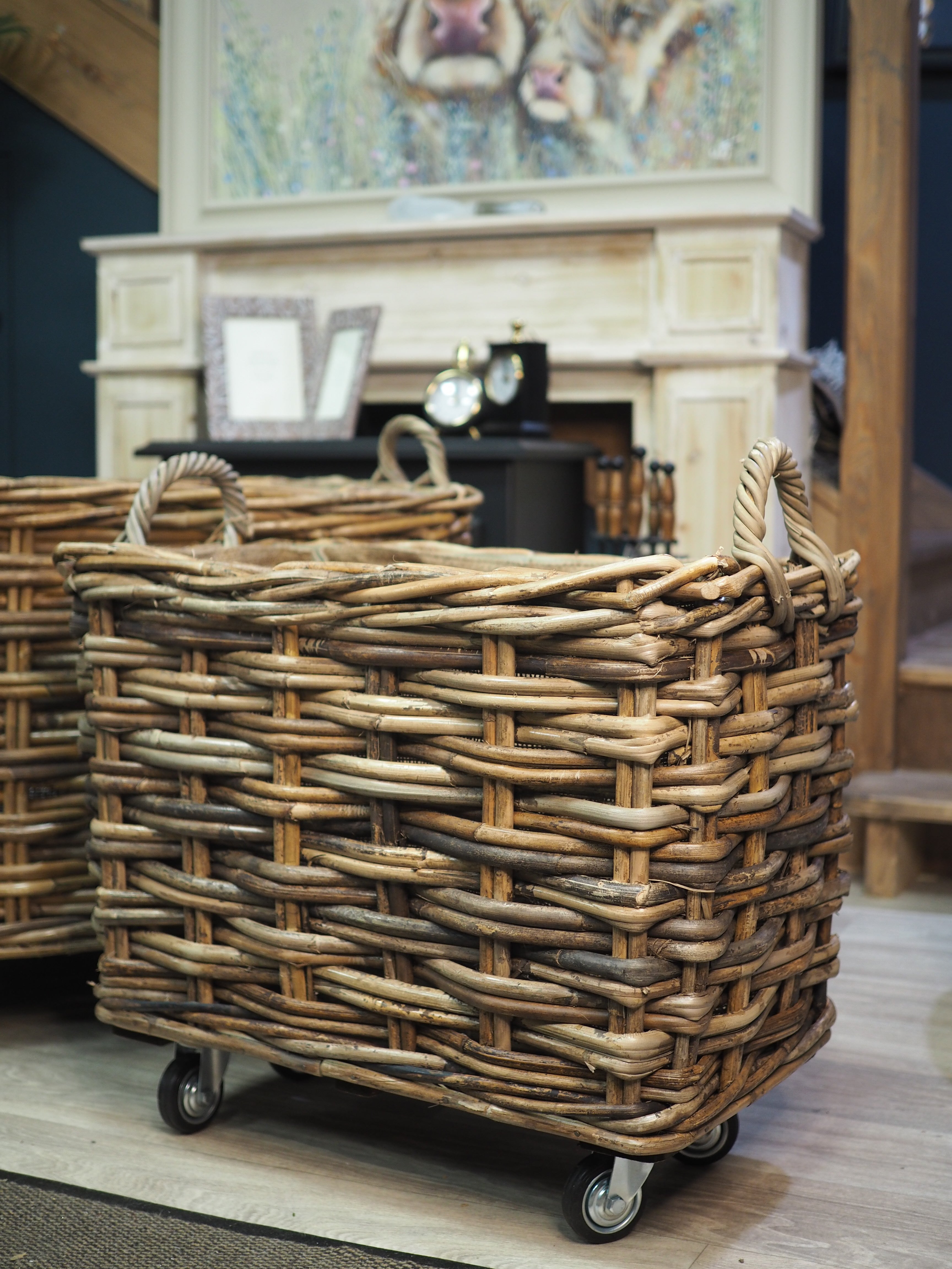 Glenweave small log basket with wheels and jute lining