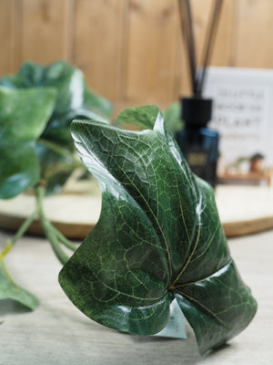 Large ivy leaf garland