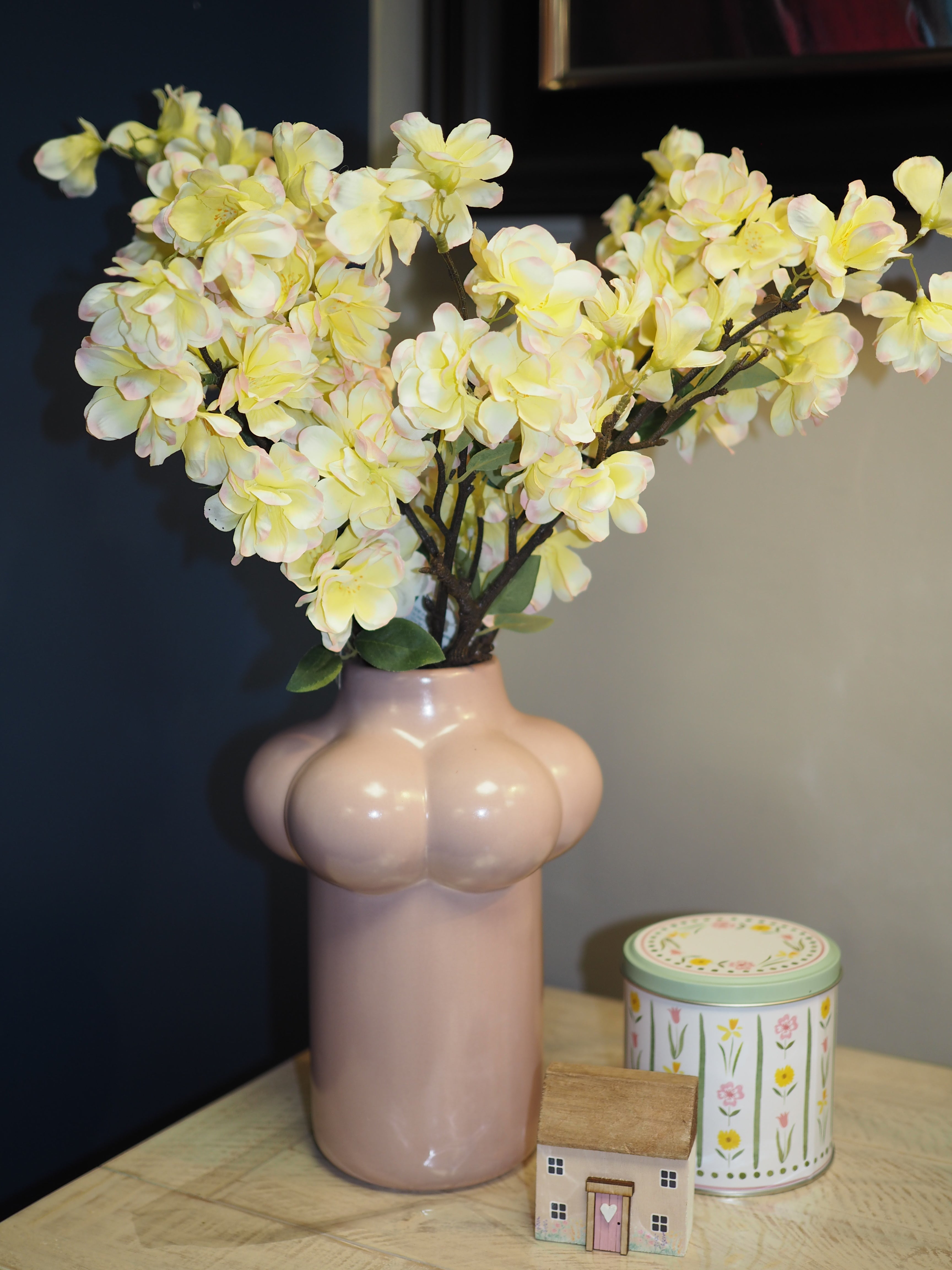 Short apple blossom