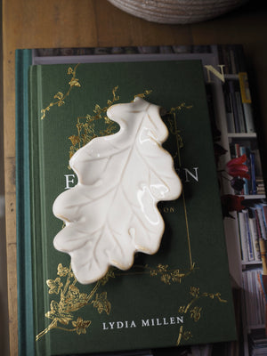 Cream ceramic oak leaf dish