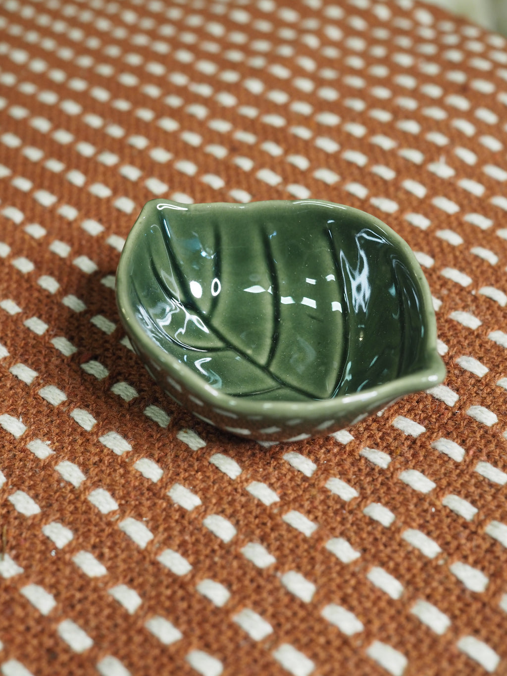 Green glossy stoneware mini leaf dish