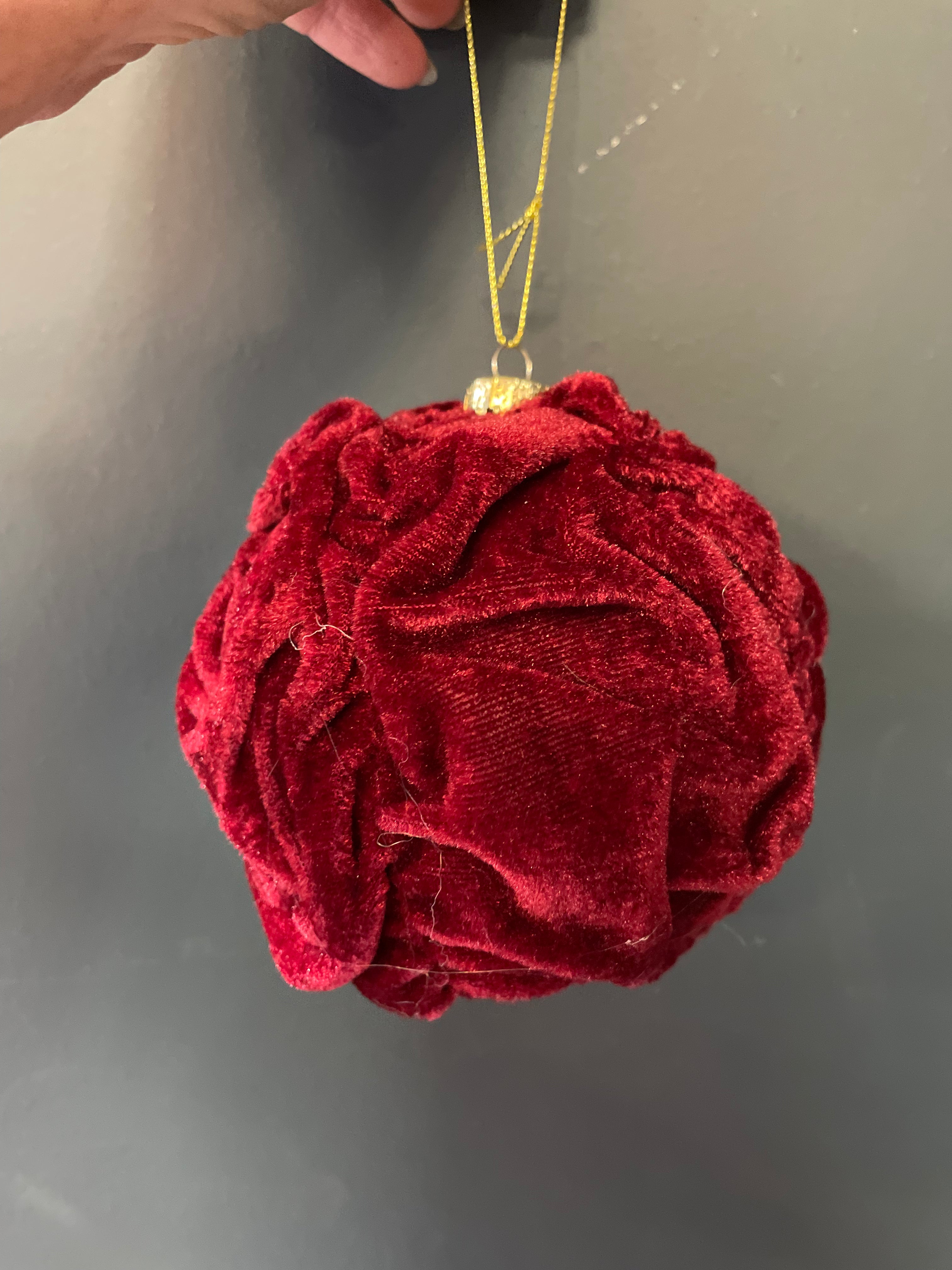 Green/burgundy crushed velvet bauble