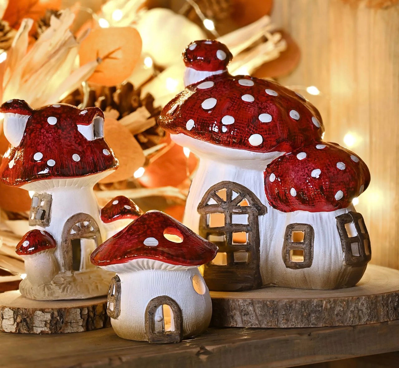 Toadstool cottage with LED light (7.5cmH)