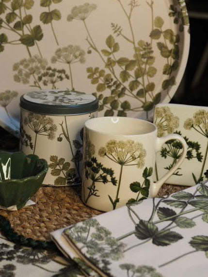 Spring hedgerow chocolate tin