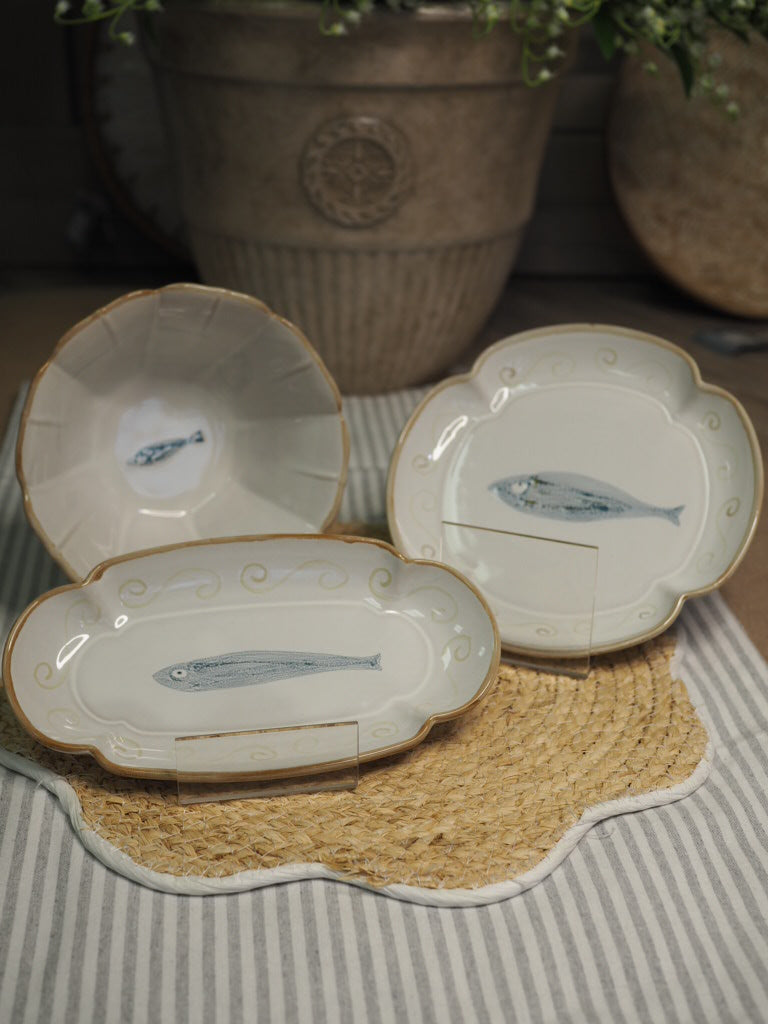 Fish fluted stoneware plate