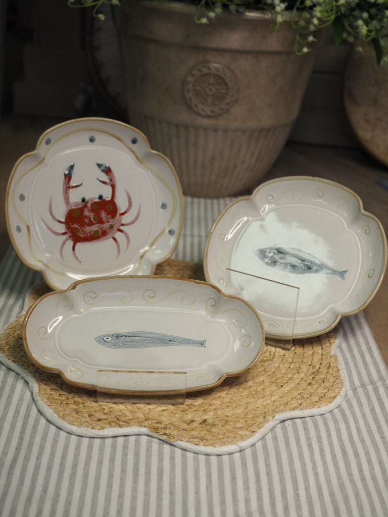 Crab fluted stoneware plate