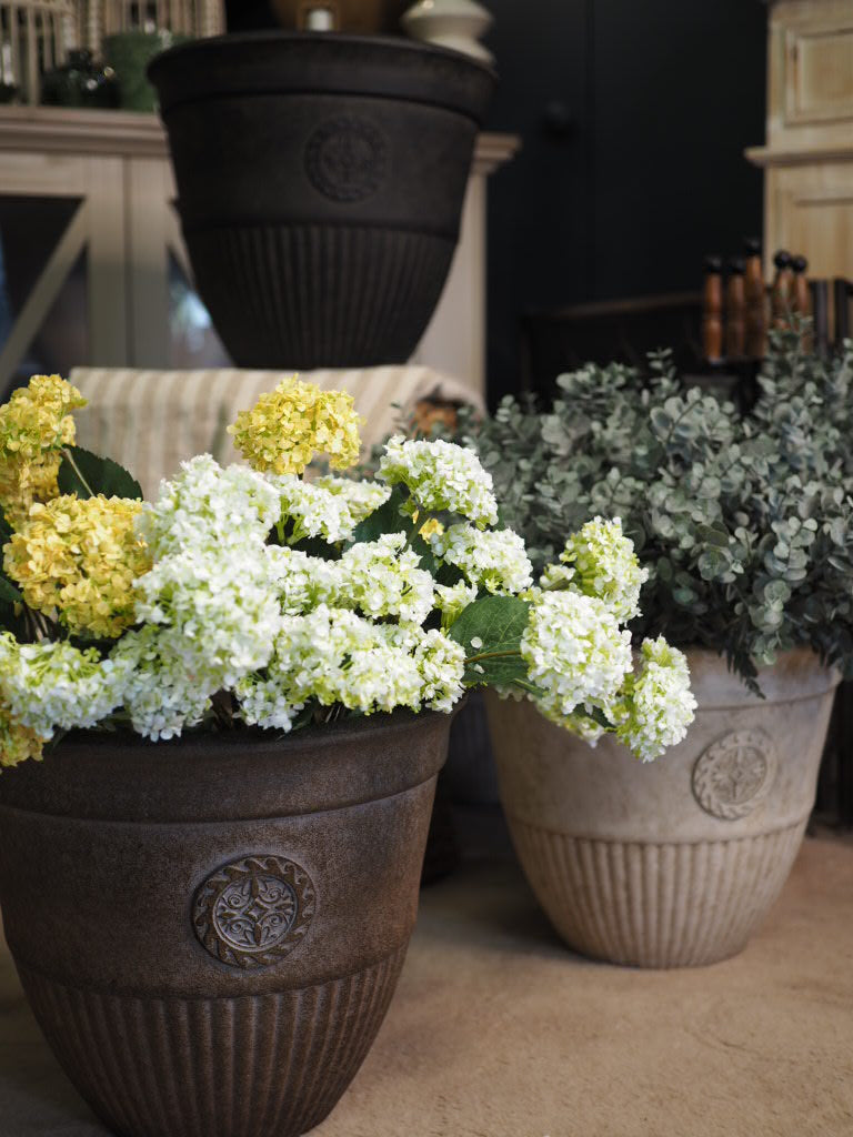 Elizabeth heritage style planter