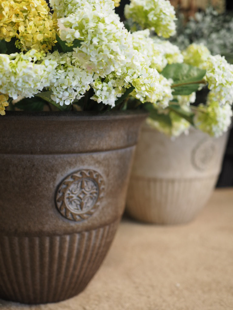 Elizabeth heritage style planter