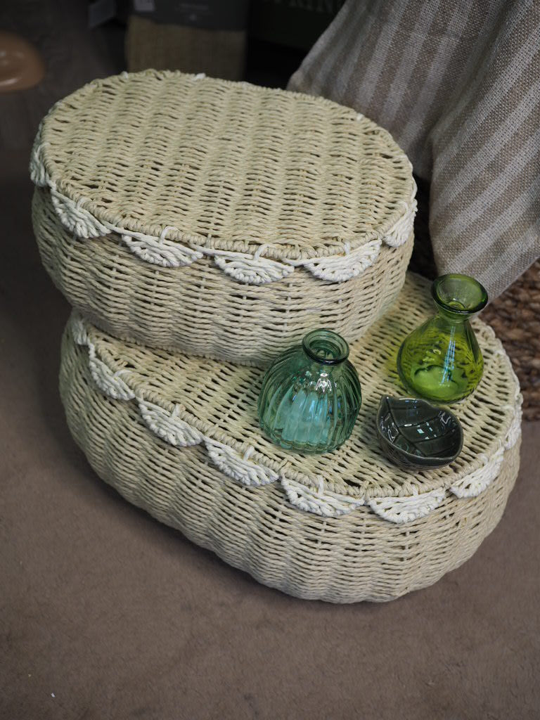 Storage basket with scalloped lid