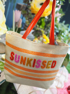 Summer bag with magnetic closure