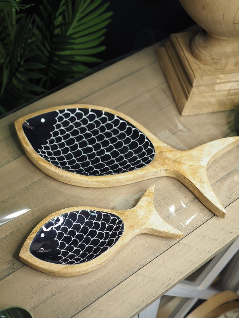 Mangowood and enamel fish plate