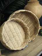 Round scalloped rim paper trays
