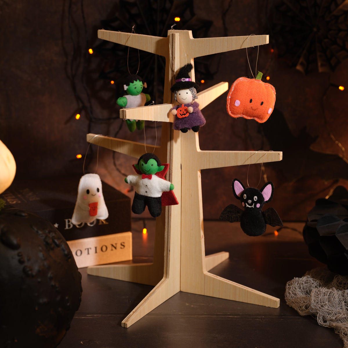 Spooky hanging decs