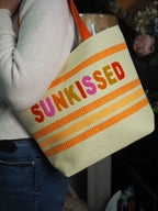 Summer bag with magnetic closure
